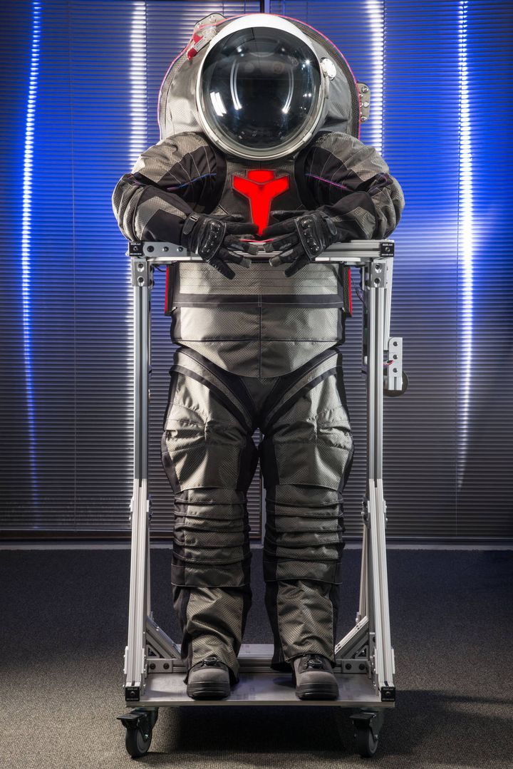 Futuristic Space Suit 3D model | CGTrader